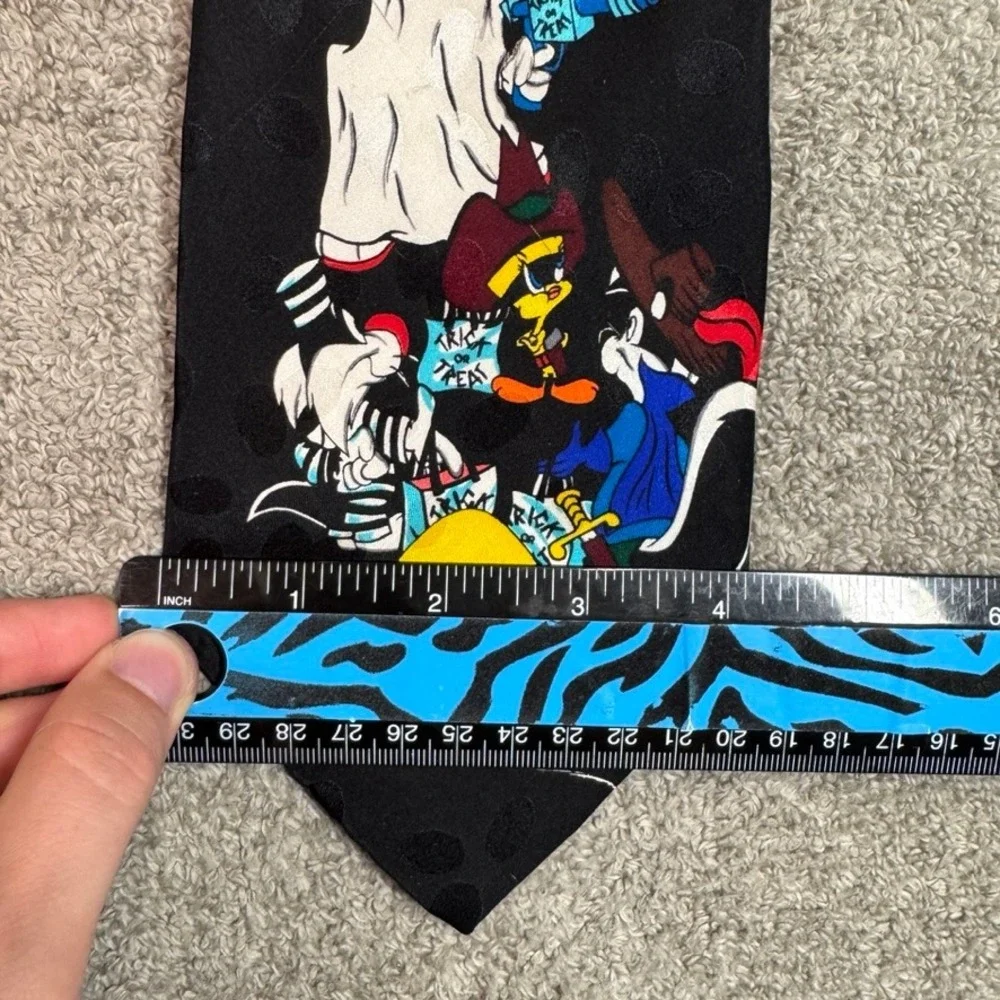 Vintage 1995 Looney Tunes Mania Halloween Silk Tie Bugs Bunny Tweety Taz Black